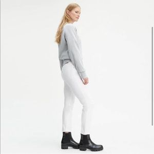 NWOT Levi White High Rise crop Jean 29